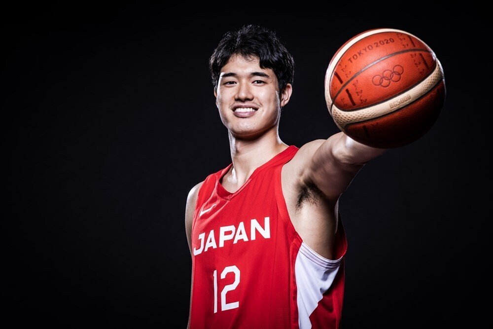バスケ　日本代表　ユニフォーム　八村塁 写真】日本代表ユニを披露する八村＆ウィザーズの日本語公式