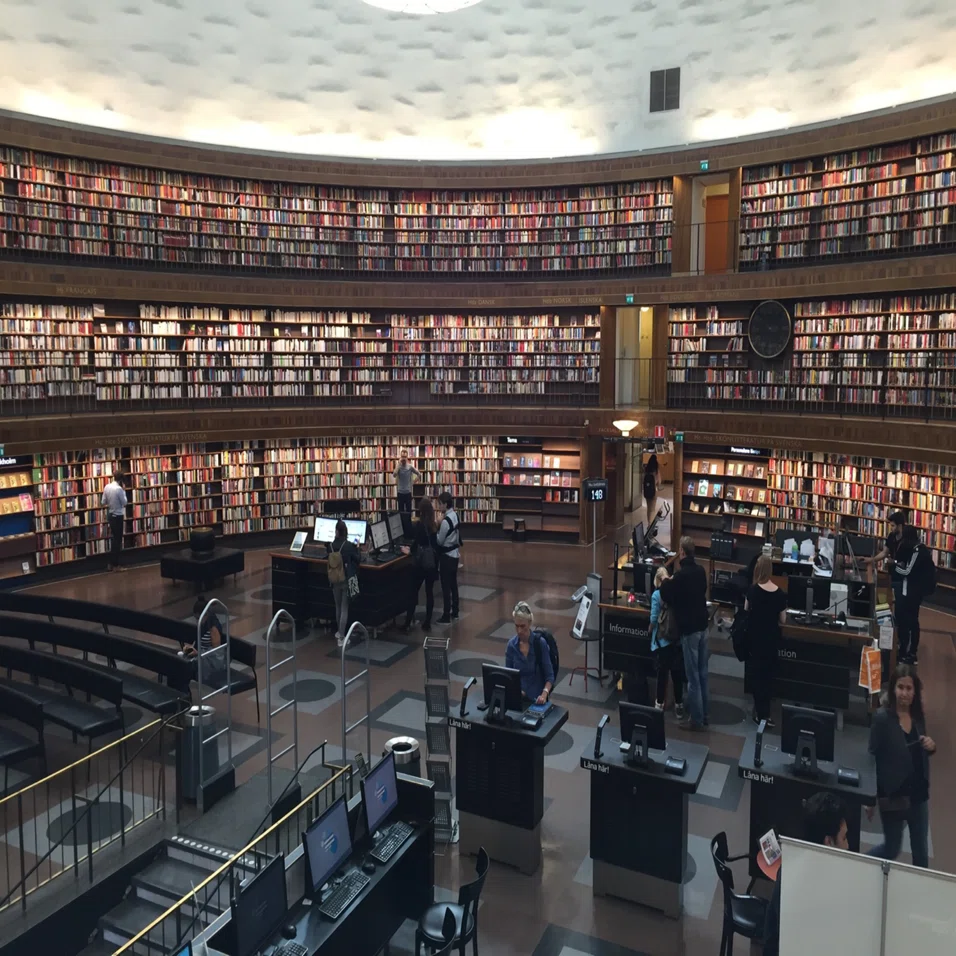 綺麗な街には 綺麗な図書館あり 陽 よう 1人旅がスキ Note
