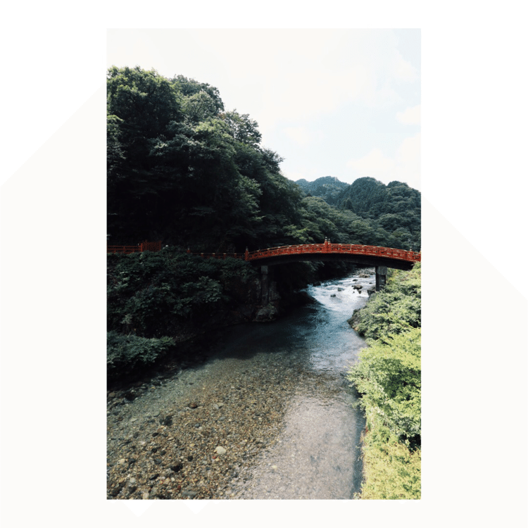 日光の神橋。涼しそうに見えて、一切涼しくないです。前は日光涼しかったんだけどな〜温暖化がそこまで来ています。