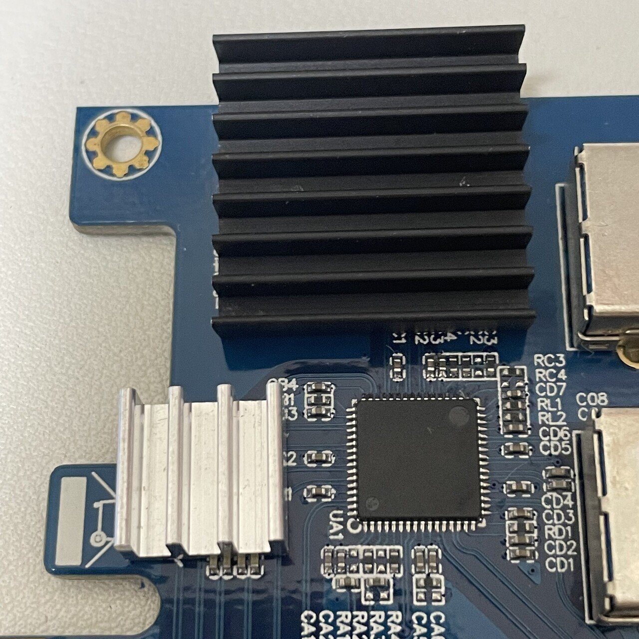 よく使っている4分岐ライザーカード集｜日本でのマイニングについて情報徹底公開！