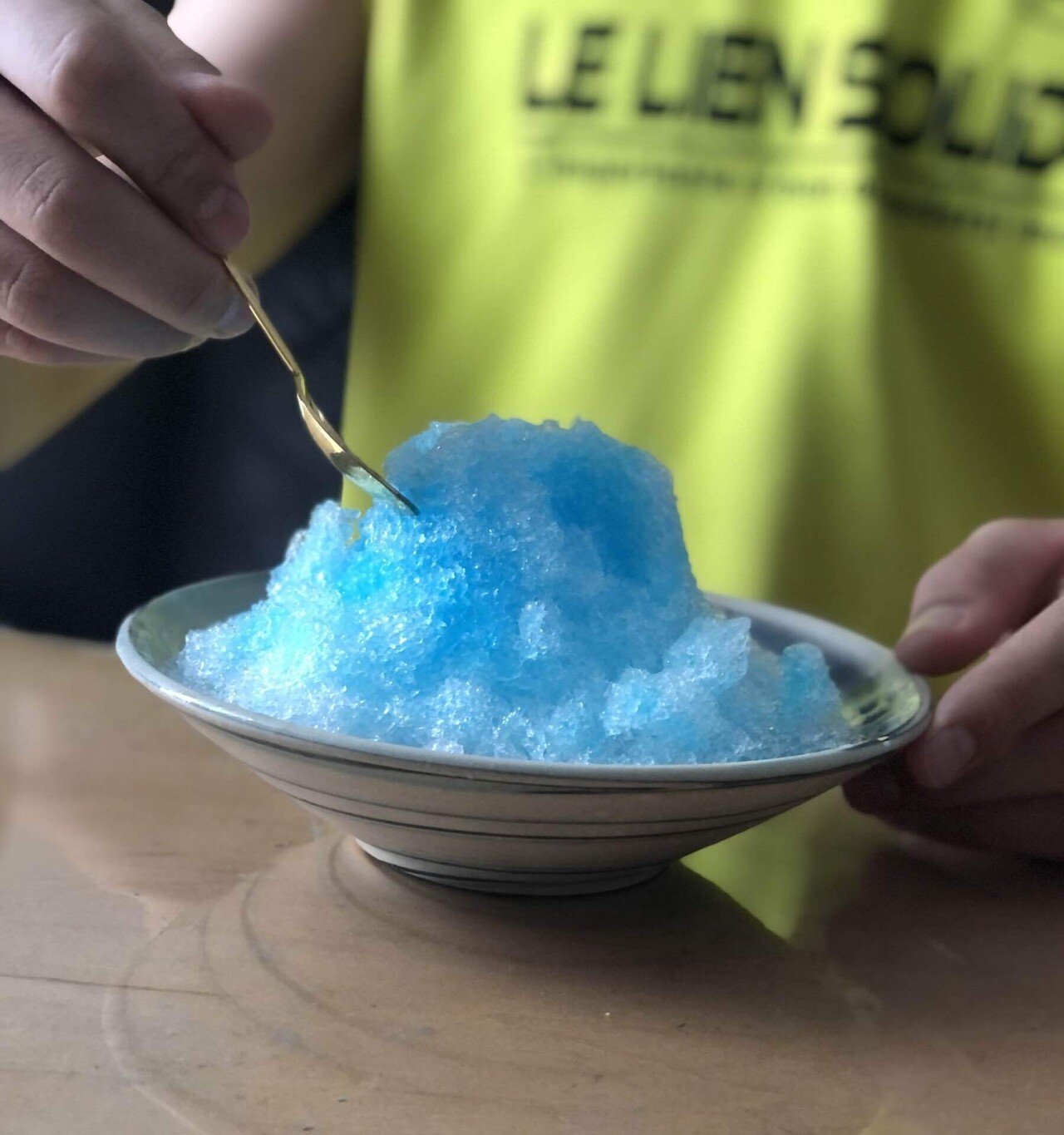 今日は ブルーハワイ ブルーハワイって一体 何味なのさ いちご 抹茶 メロンはわかるけど ラムネ味 でも会社によって味がかわるから 一概に言えない ということらしい さすが ブル セイコ Note毎日更新中 Note