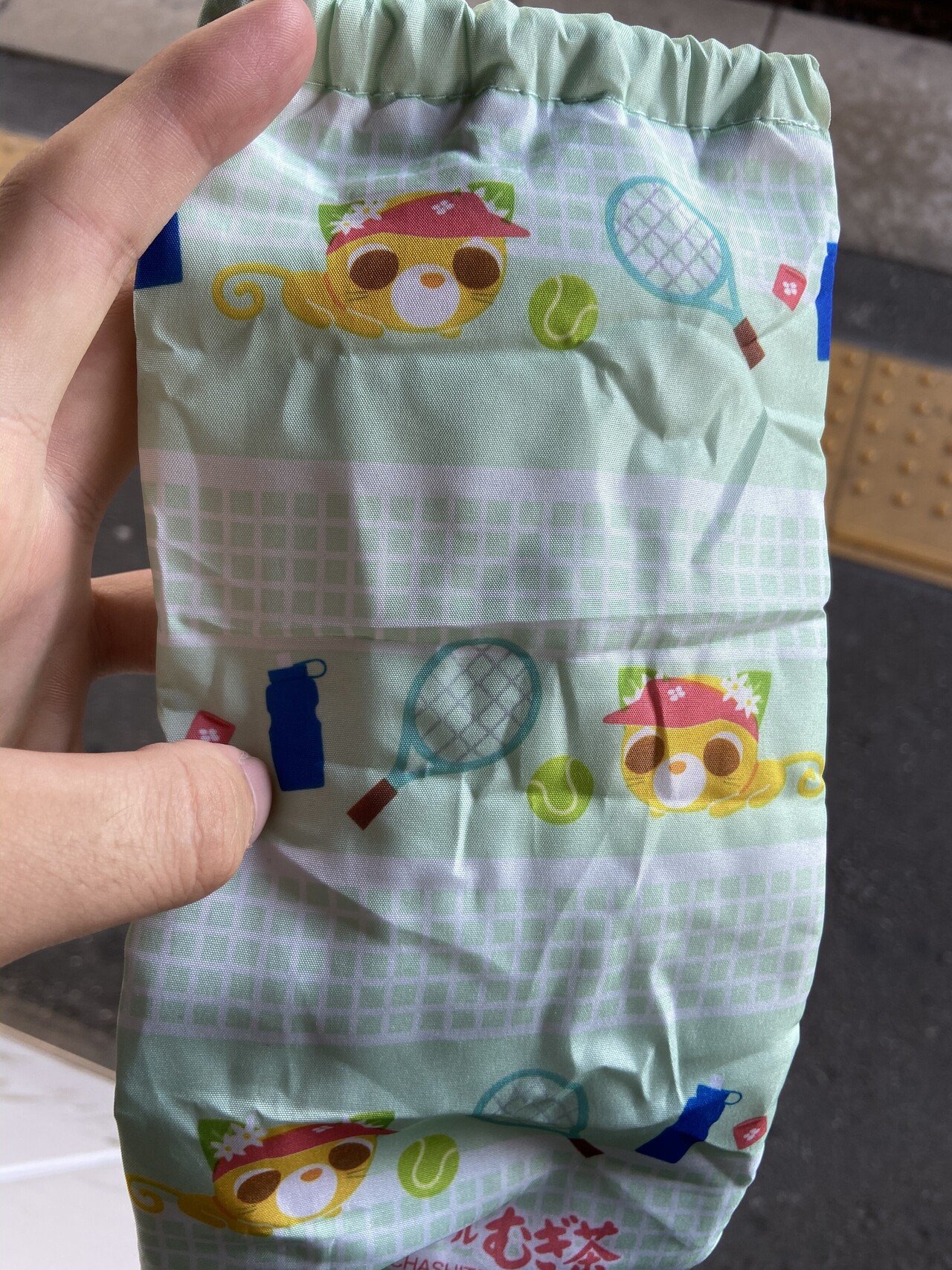 むぎ茶を買って増備したペットボトルの保冷ホルダー 男の子が持ってそうにない見た目だが 妹のお茶犬 借りてデータ作ってやってたぐらいやし 何言われてもどうだって良い 可愛いもん持ってなんぼのもんじゃ Yuki Note むぎ茶を買って増備したペットボトルの保冷ホルダー 男の子が持ってそうにない見た目だが 妹のお茶犬 借りてデータ作ってやってたぐらいやし 何言われてもどうだって良い 可愛いもん持ってなんぼのもんじゃ Yuki Note