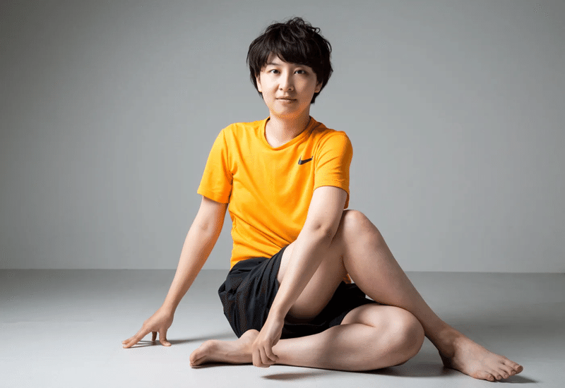 運動 女性 カメラ目線