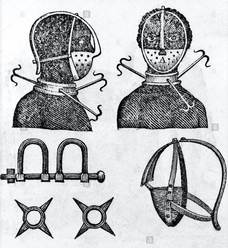 奴隷を拘束するために使用される鉄のマスク・首輪・足枷など