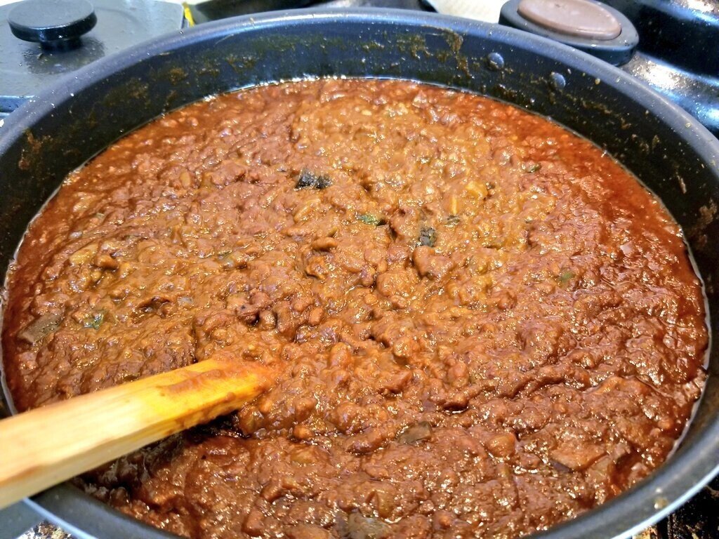 野菜を沢山食べようとして 気づいたら大鍋いっぱいのキーマカレーを作っていた 笑 人参三本すりおろし 玉ねぎ三個と茄子四本とピーマン二個をみじん切りにして 合い挽き肉1 2kgと一緒に炒め 水の代わりに Y S Factory Note