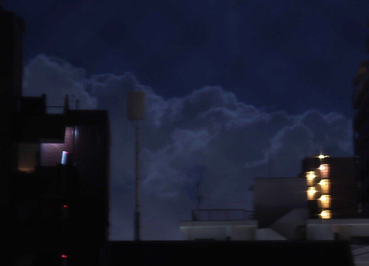 月が明るかったのでバルブを開放にしてぼんやり光る夜の雲を撮った。