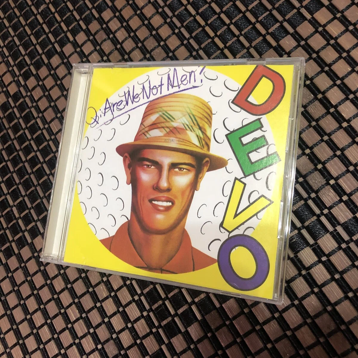 Devo の『Q:Are We Not Men? A:We Are Devo!』を聴いてみた編｜内山 結愛