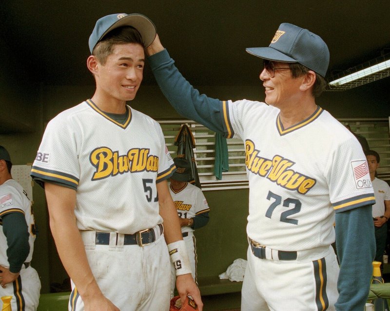 イチローと仰木監督（９４年２月、宮古島）