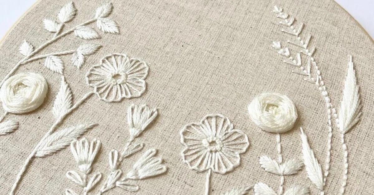 刺繍図案】白糸一色でつくる草花の壁飾り（YouTube解説あり）｜はな 