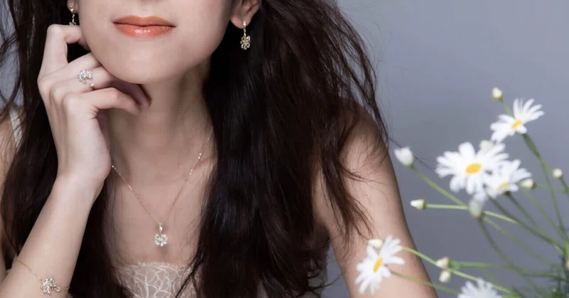 2月誕生花ネックレス K18マーガレットアクセサリー 現役モデルのジュエリー職人が1から生み出すジュエリー 田中妙佳 Note