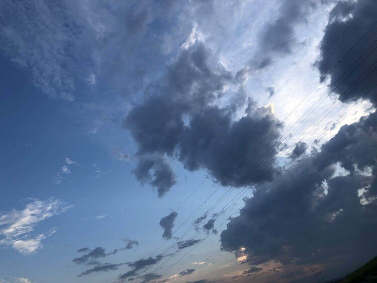 見てくださいこと雲の躍動感…‼︎        #空 #空写真 #雲 #夕焼け #青空