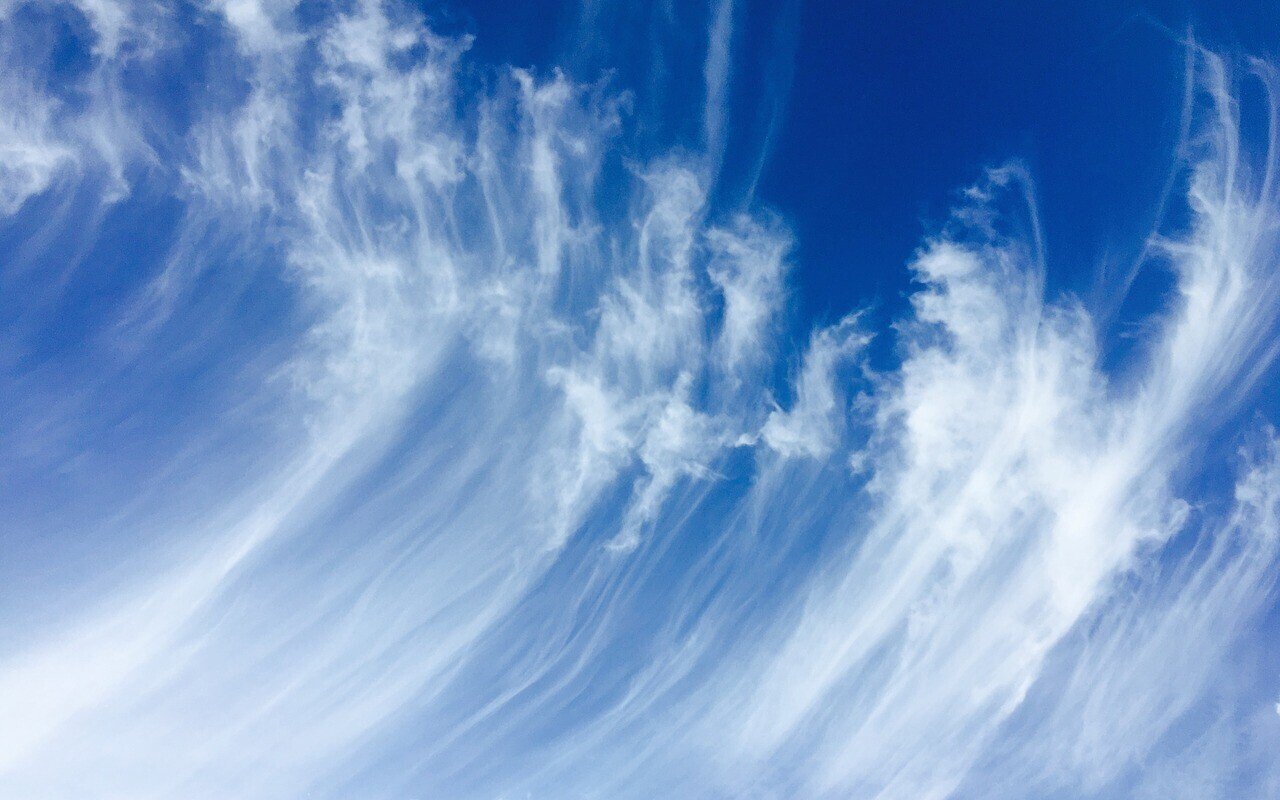 巻き雲 夏空とモコモコな雲｜4009_water