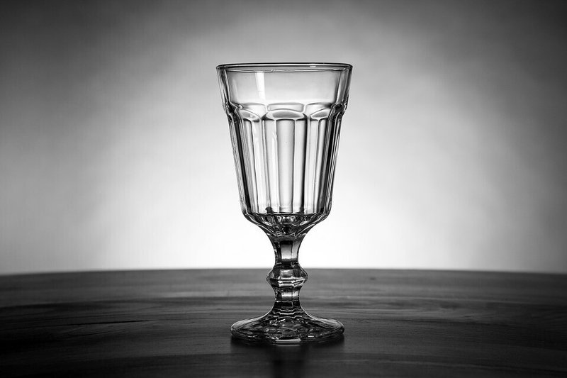 ガラス・グラス・コップ・空の・テーブル・一つ