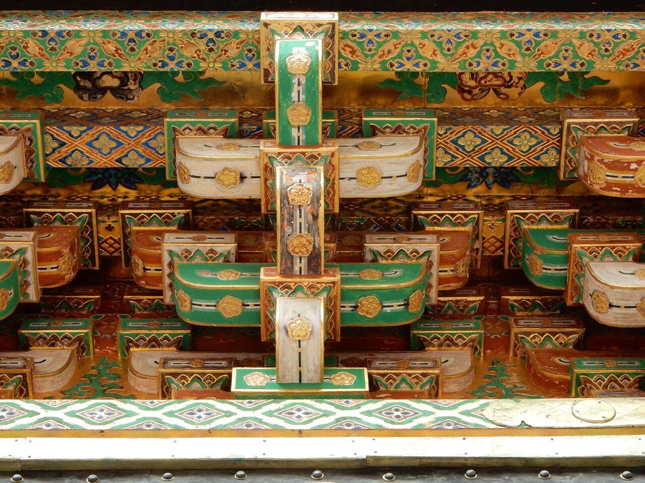 先ずはの社寺建築｜巳白