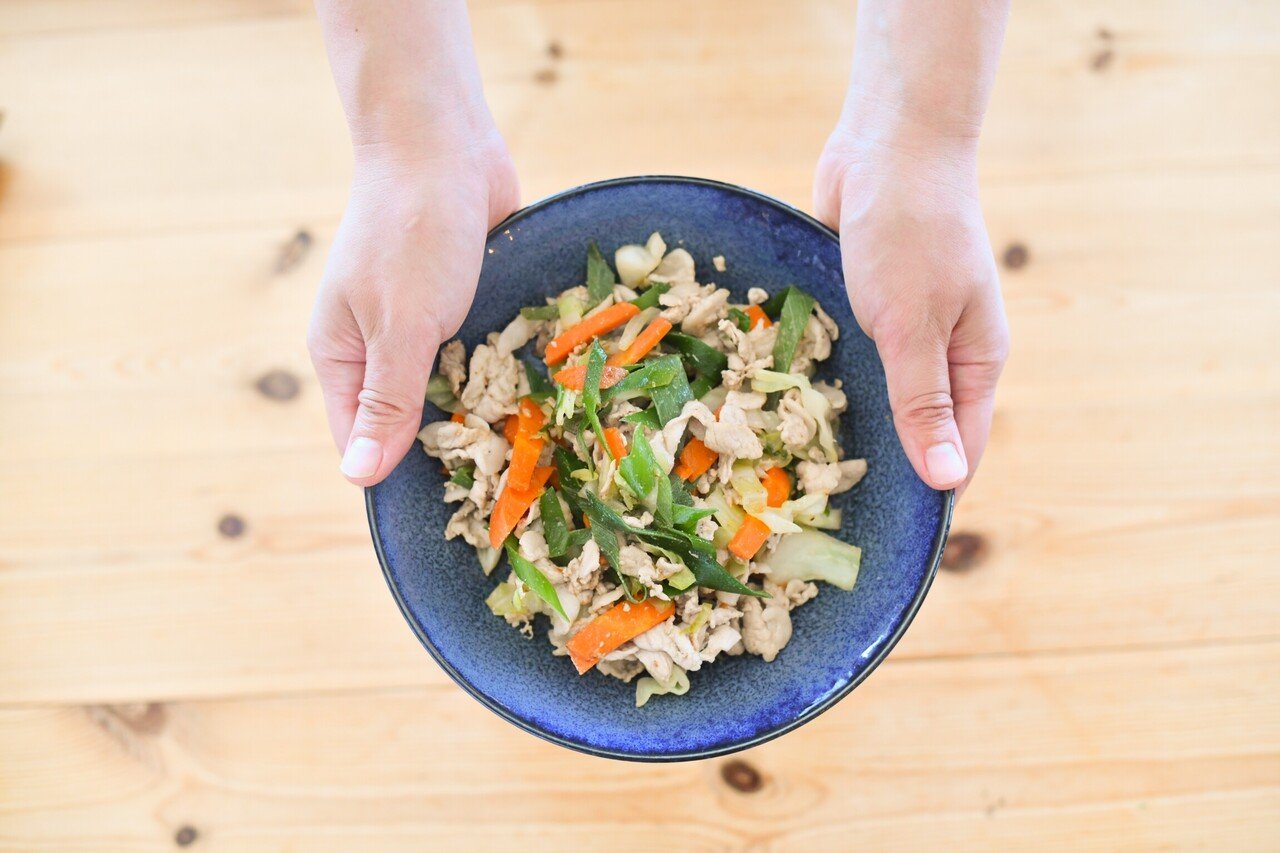 揚げないパリパリ春巻き〜残り物野菜炒めで〜｜旅する料理家♡人生のレシピを作る！なぎさ なおこ｜Note