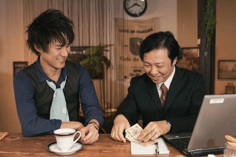 男 おじさん お金