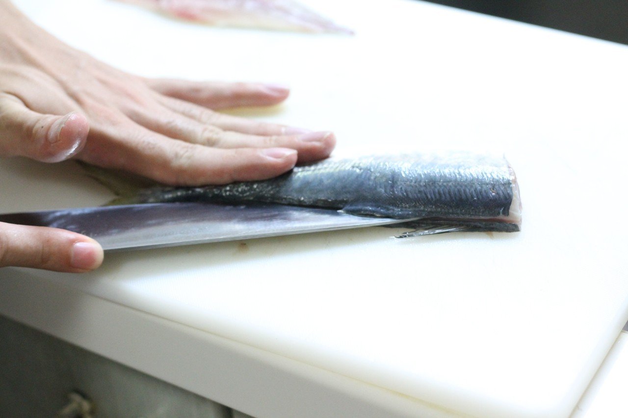 鰺の三枚おろし｜樋口直哉(TravelingFoodLab.)｜note