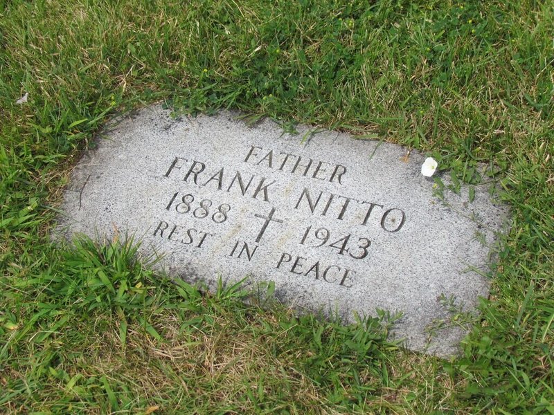 百年ﾆｭｰｽ 1921 大正10 3月9日 火 シチリア生まれのフランク ニッティ Frank Nitti が米国籍取得 シカゴ で理髪師となるが アル カポネのギャング組織シカゴ アウトフィットに加 吉塚康一 百年ﾆｭｰｽ 毎日が100周年 Note