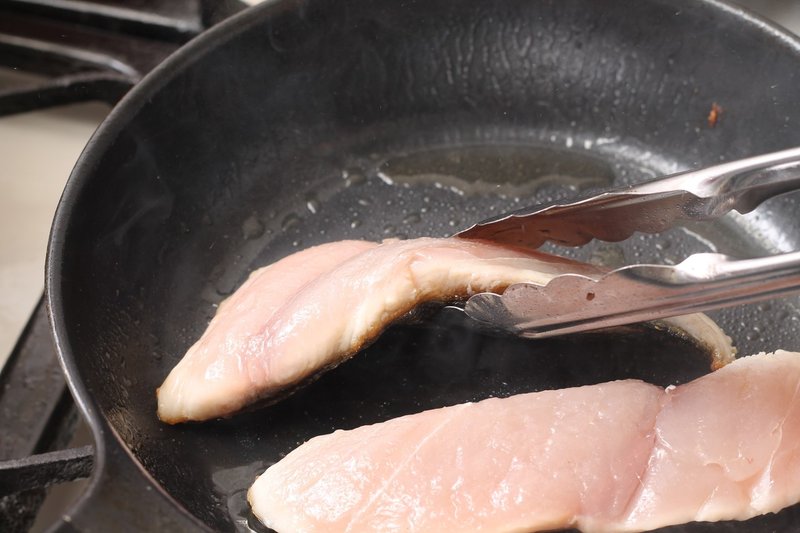 フライパンで魚を焼く 第1回 強火編 樋口直哉 Travelingfoodlab Note フライパンで魚を焼く 第1回 強火編 樋口直哉 Travelingfoodlab Note