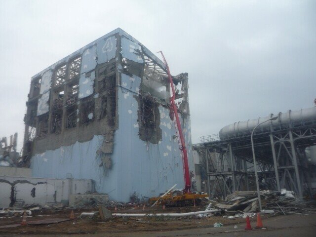 福島第一原発　水素爆発後の建屋（4号機）