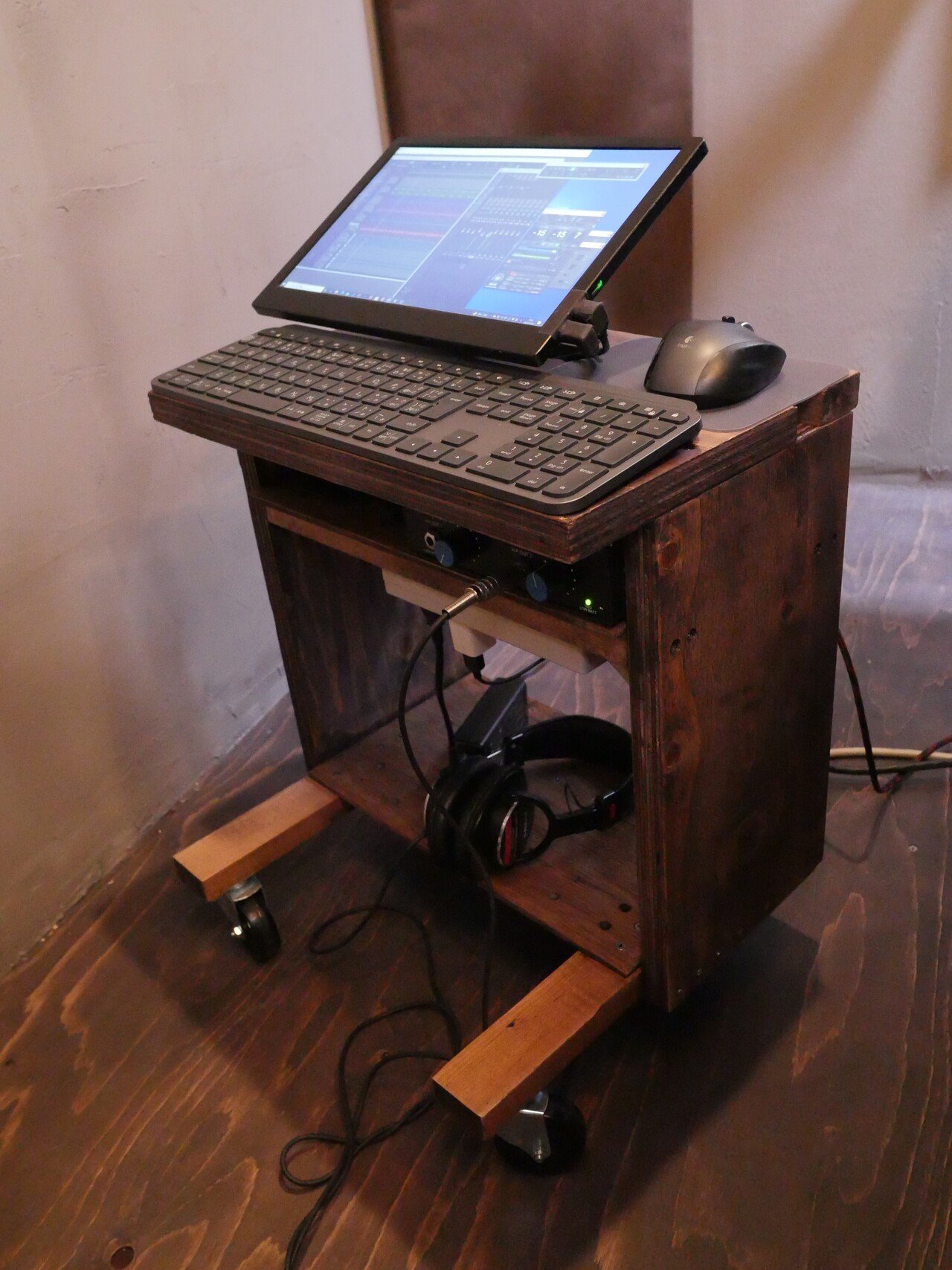 ピアノの脇で使える小さなpcワゴンを自作したよ Ryo Kimura Note ピアノの脇で使える小さなpcワゴンを自作したよ Ryo Kimura Note