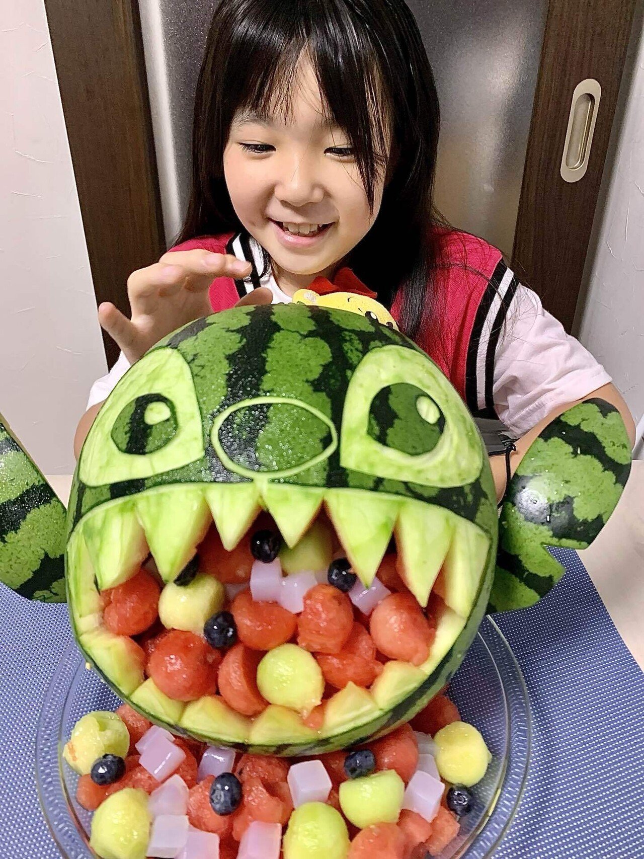 自画自賛w 娘の誕生日にスイカアートでスティッチに挑戦！｜若山 倫(ワカ)