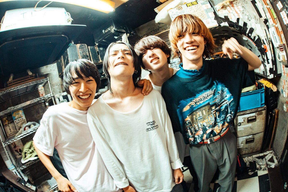 互いの気持ちが冷めても。｜女子高生の足に目がいくのは故意ではなく