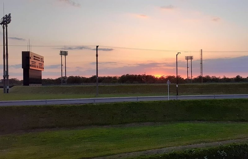 特別賞　61.夕日に染まる町民球場