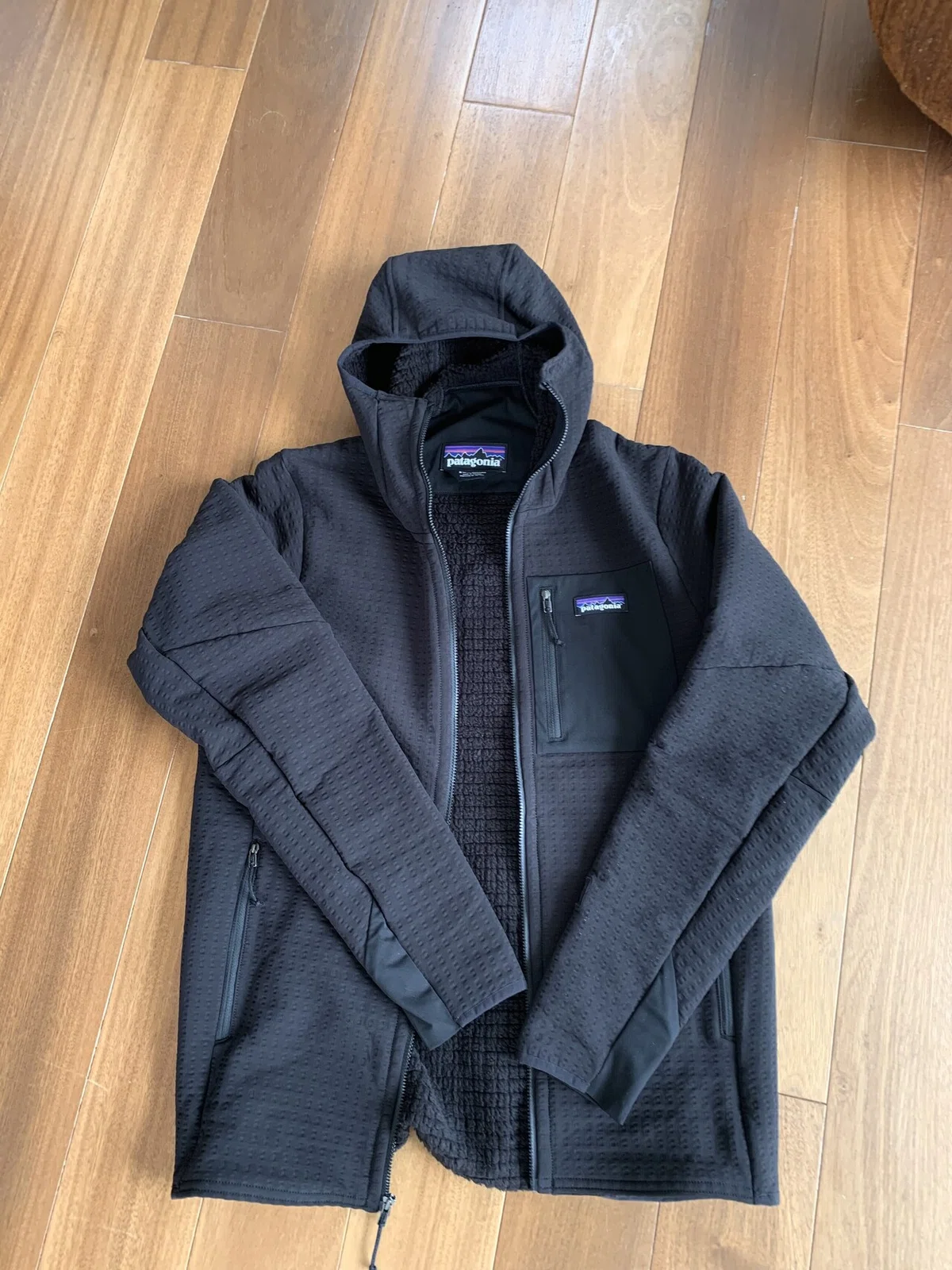 Patagonia R2 テックフェイスフーディー 潔く
