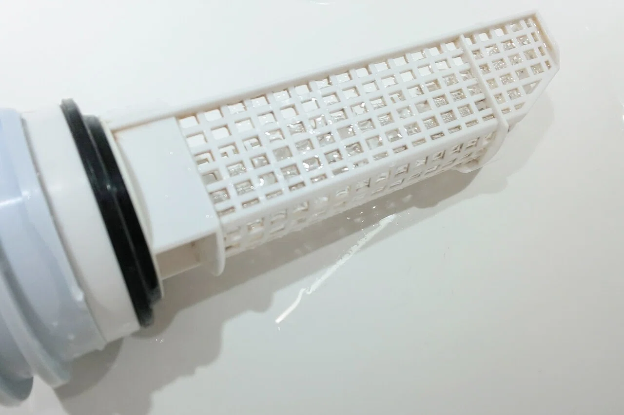 おそうじ 洗濯機の 糸くずフィルター 掃除に役立つ 100均 シリコーンたわし 無印 柄付きスポンジ がおすすめ 倉田 エリ ルームスタイリスト ライター Note