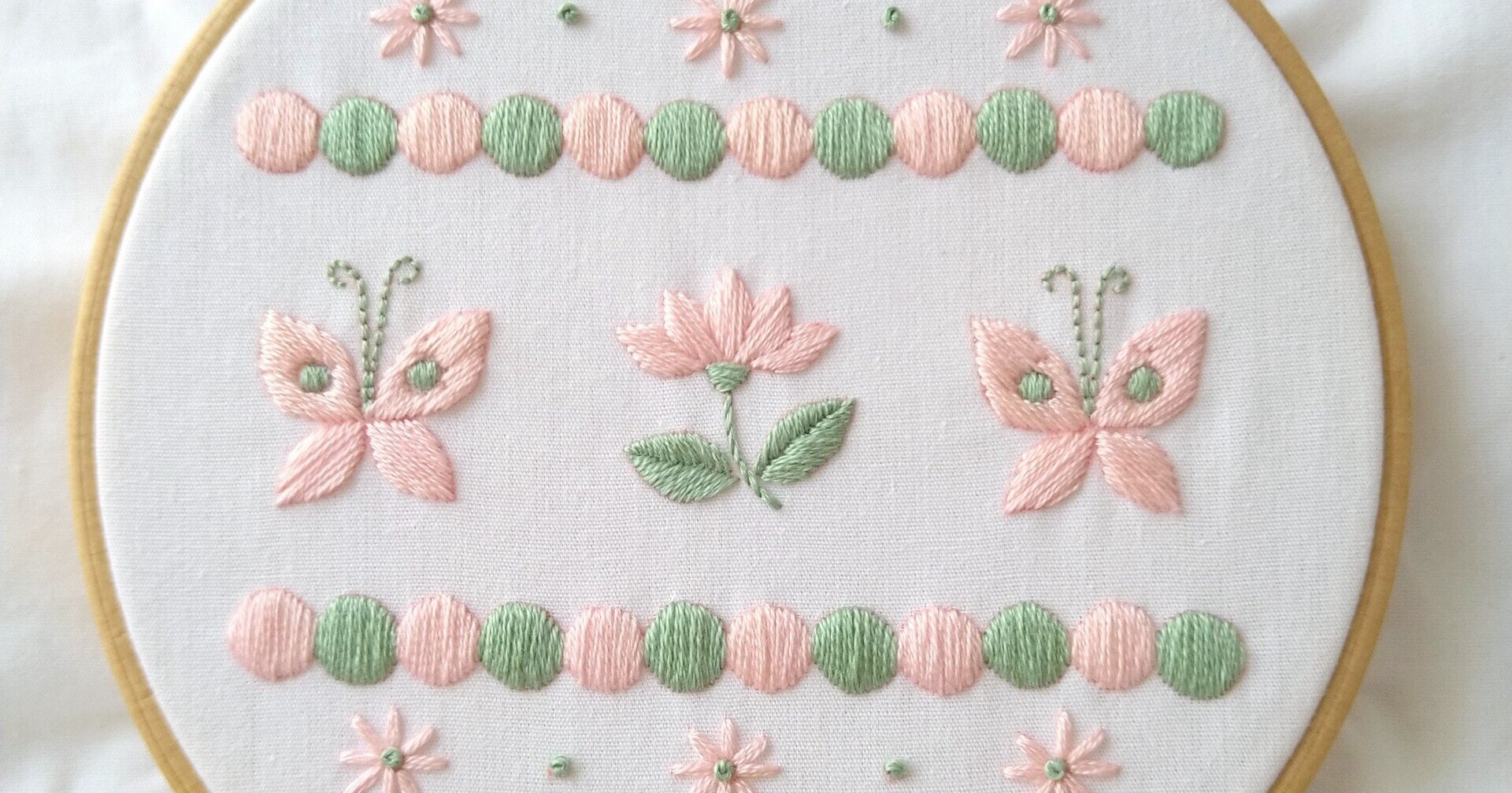 2色の刺繍糸で楽しむ花と蝶の刺繍図案🌼🦋 有料ダウンロード 2色の刺繍糸で楽しむ花と蝶の刺繍図案🌼🦋 有料ダウンロード