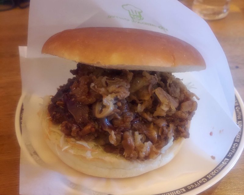 コメダ珈琲のハンバーガー