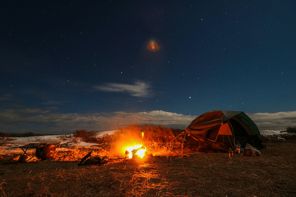 秋の夜は、火の温もりを感じて焚き火を楽しむ！｜camploggear