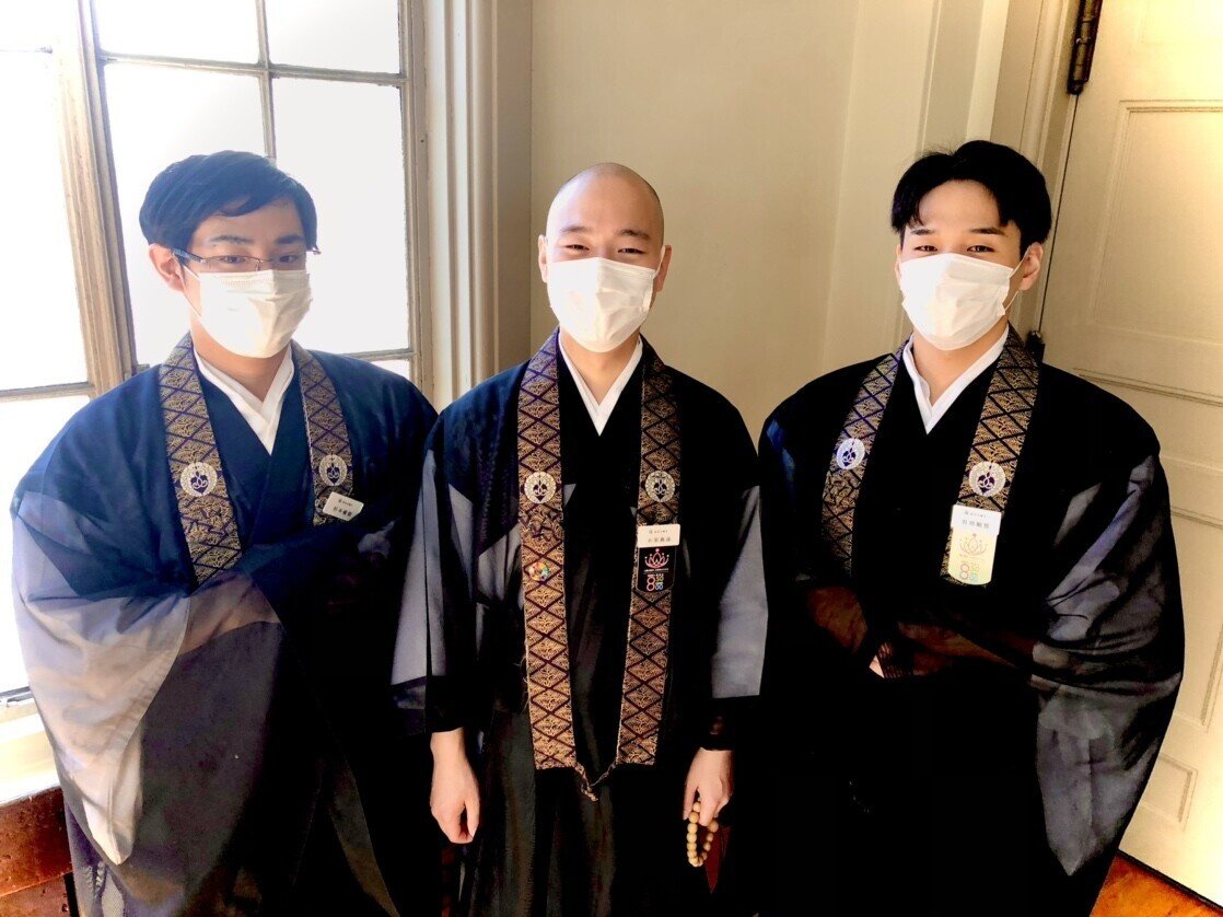 お坊さんあるある お坊さんの間でapple Watchが人気の理由とは 築地本願寺のお坊さんの あるあるネタ を紹介 築地本願寺公式 Note お坊さんあるある お坊さんの間でapple Watchが人気の理由とは 築地本願寺のお坊さんの あるあるネタ を紹介 築地本願寺公式 Note