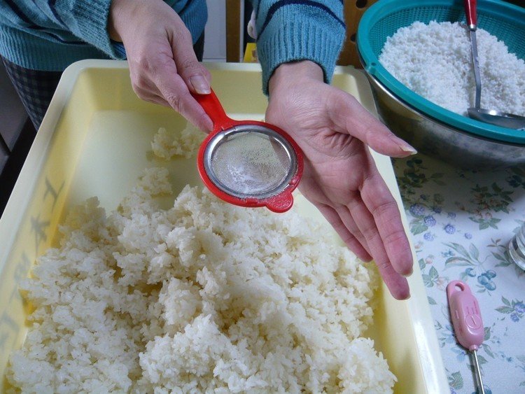 週末から今日にかけて米麹を作ってます！今年の味噌は全部手作りしますよ(^_^)v