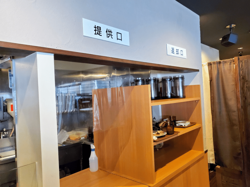 100時間カレー 内装