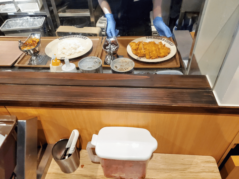 100時間カレー 内装