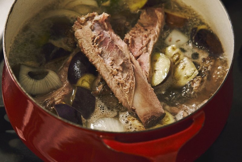 お昼ご飯にも こっくり さっぱり 夏野菜のスペアリブ豚汁 今井真実 料理家 Note