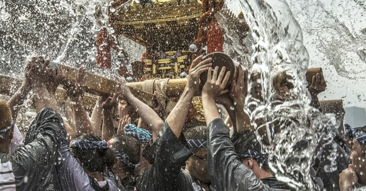 深川八幡祭写真集 昭和56年 下町タイムス社 水かけ祭り 富岡八幡宮例大祭 深川八幡祭り(富岡八幡宮例祭)(東京都江東区) - 夏休みおでかけガイド2025