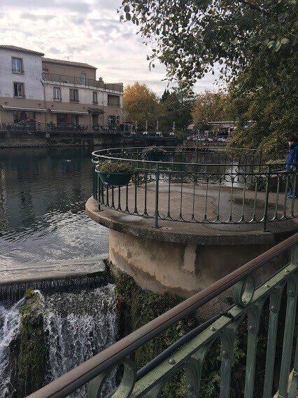 ドクロ　オブジェ　【フランス　蚤の市で購入❗️】 今にも動き出す魔除けアート ~人類の敵を追い払いたい~ 有田焼オブジェ