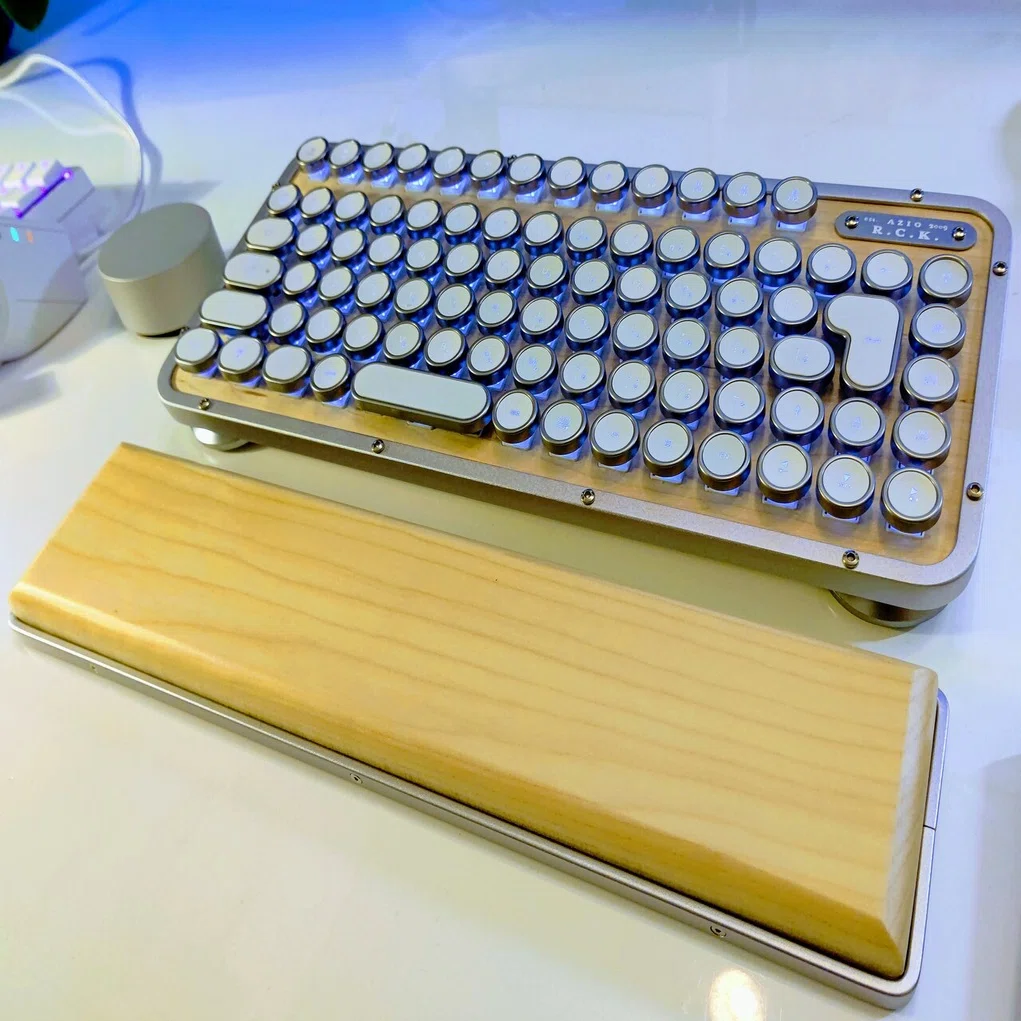 エモいキーボード : AZIO R.C.K. レトロクラシック｜ディーン・ロウ