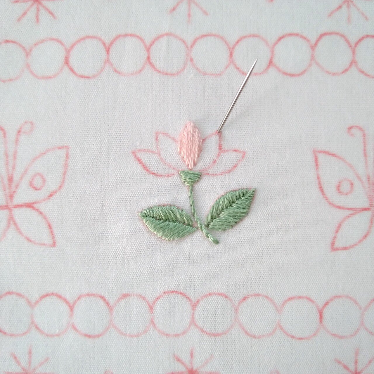 花と蝶の刺繍アート 立体刺繍の花と蝶々 | 株式会社誠文堂新光社