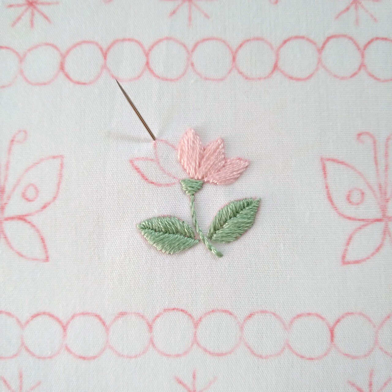 花と蝶の刺繍アート フランス刺繍と図案124集 花と蝶 | 戸塚刺しゅうオンラインショップ