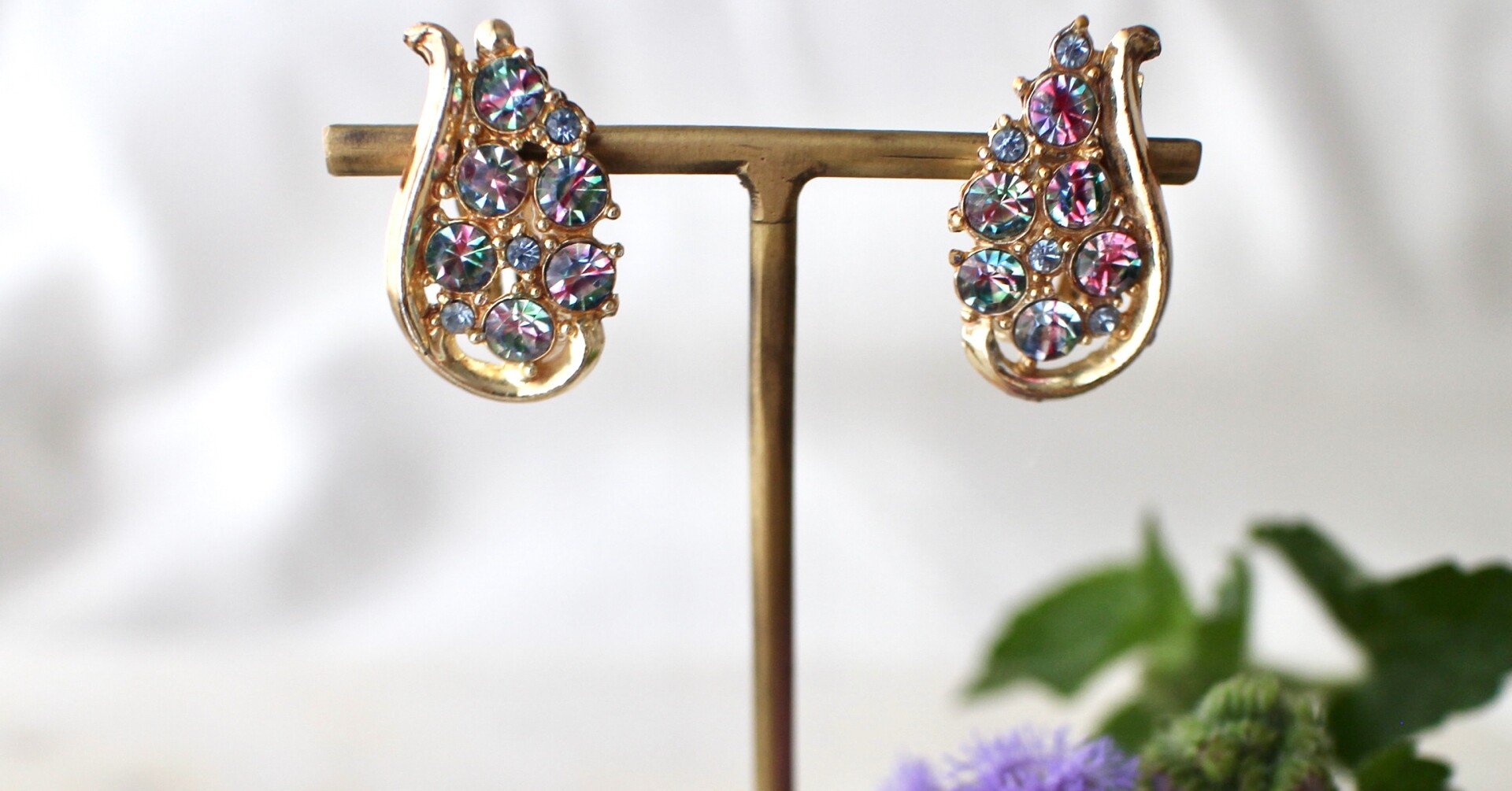 アンティーク・ヴィンテージの用語集：Iris Rainbow Glass アイリス