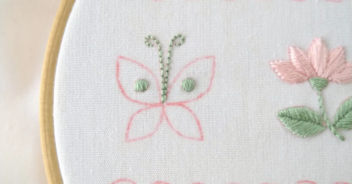 2色の刺繍糸で楽しむ花と蝶の刺繍図案* ステップ4 〜蝶の刺繍1 