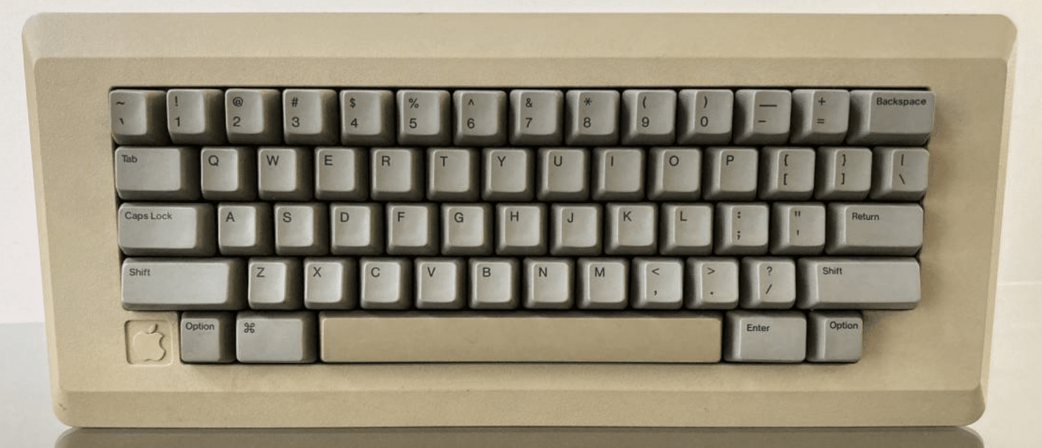 ヤフオクで久しぶりに初代Macintosh用キーボードの出品を見て、その