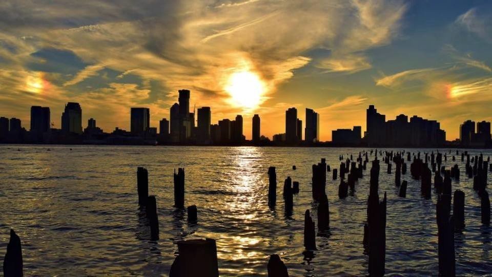 エネルギーが開く縦の虹】ニューヨークのピア40ハドソンリバーパークで