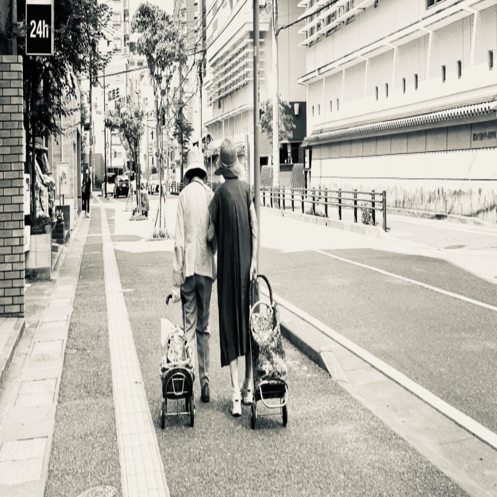 穴を掘るアーティスト 古谷咲さんに学ぶ 減らす美 穴を掘ることで不要な情報や思考をそじ落とす これからの人生を生きていくヒント オシリズム ふるや さおり 正しい道より楽しい道を 最短距離より 寄り道を楽しんで Note