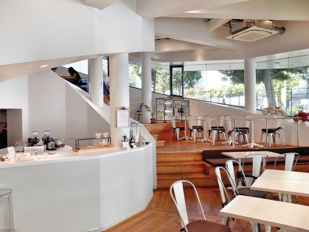 緑の中に佇む12角形のカフェ Monkey Cafe 代官山 タカシムカフェ Note 緑の中に佇む12角形のカフェ Monkey Cafe 代官山 タカシムカフェ Note