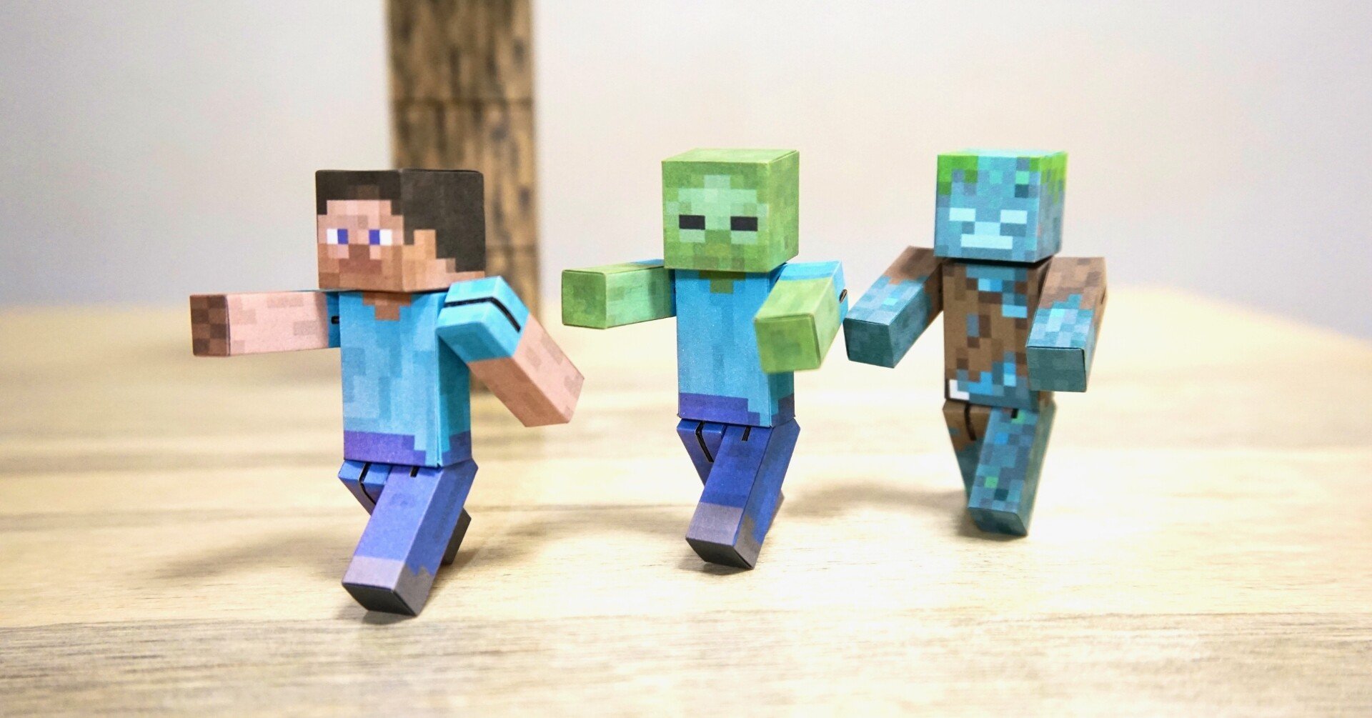 紙で出来ているスティーブ人形 Kamichika 神近 Note